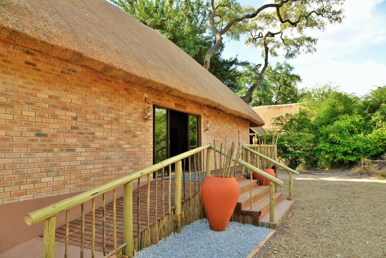 Jackalberry Chobe Hotel Kasane Bagian luar foto